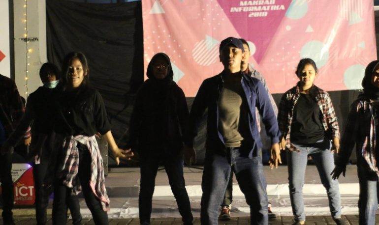 Pentas Seni saat Makrab